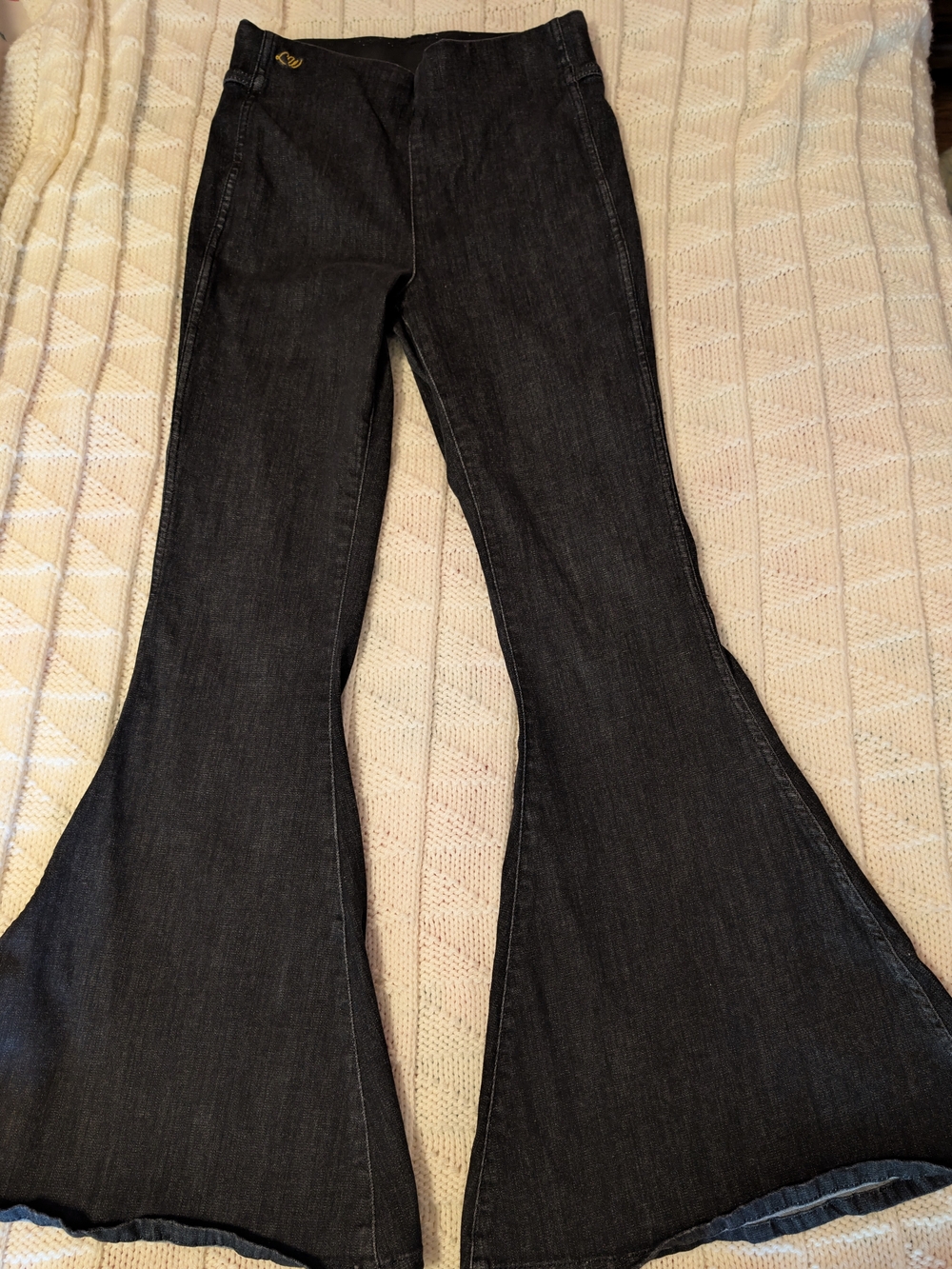 Lainey Wilson Wrangler Black High-Rise Bell Bottom Jeans